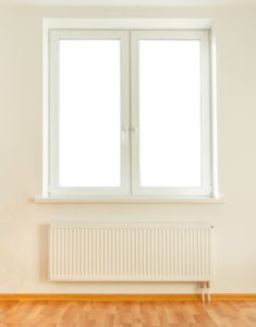 Modernes polnisches Fenster mit zwei Flügel